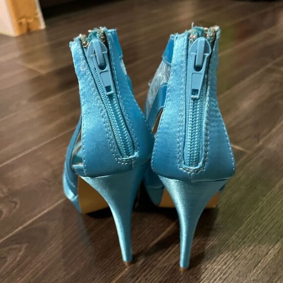 Brand new Light 💙 sandals with 🤍 lace - Picture 2 of 5